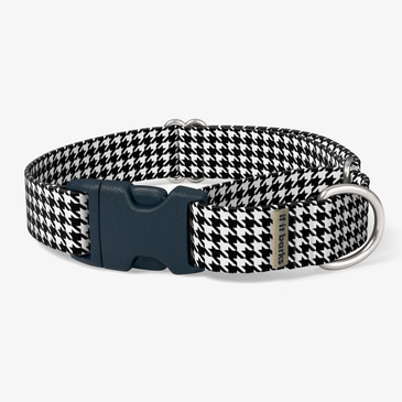 front view of collar front view of collar